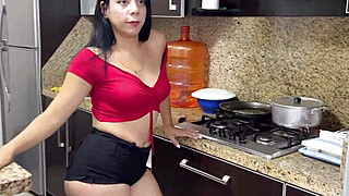I love to see my beautiful stepmom cooking, she dresses very sexy and has a... Porn Video