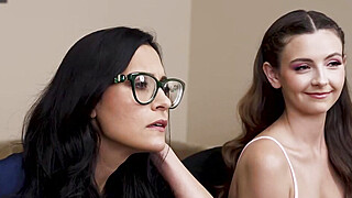 Serenas sexy cleavage sets the tone Big Boobs Porn Video