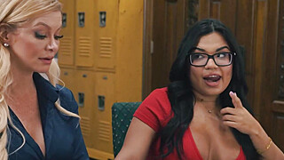 Big tit stepmom dovefucking stepdaughter Porn Video