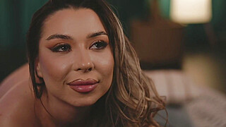 Curvy Babe Spreads & Toys Big Boobs Porn Video